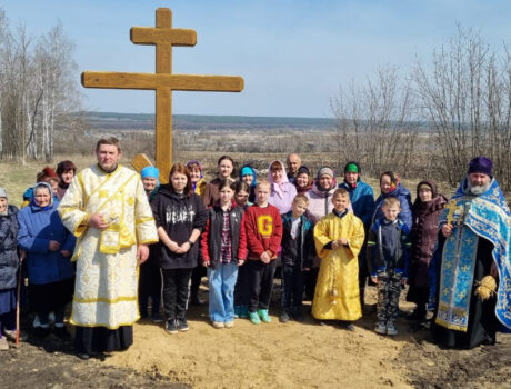 Был установлен и освящен поклонный крест в селе Горки