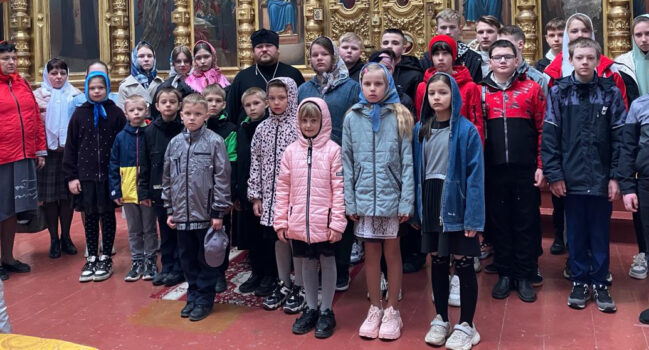 Настоятель храма Рождества Христова села Лесное Уколово провел встречу с учащимися местной школы