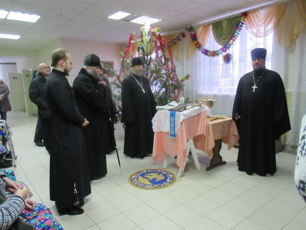 Рождественский приезд епископа Валуйского и Алексеевского в «Красненский  дом милосердия» — Красненское благочиние