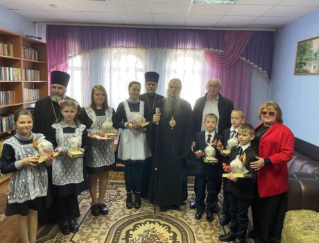 Преосвященнейший епископ Савва посетил Многопрофильный центр социальной помощи семье и детям «Семья» Красненского района