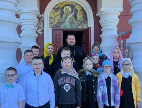 В Свято-Ильинском храме села Красное прошло мероприятие для школьников посвященное Дню славянской письменности
