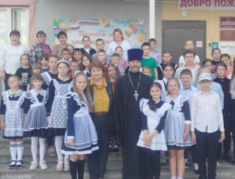 Настоятель храма Владимирской иконы Божией Матери села Старое Уколово принял участие в мероприятии «Азбука, прошедшая через века» в ОГБОУ «Новоуколовская СОШ»